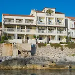 Apartman Superb Beachfront Luxury Seaview With Private *