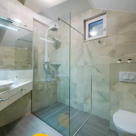 Superb Beachfront Luxury Seaview With Private Апартаменты Милна