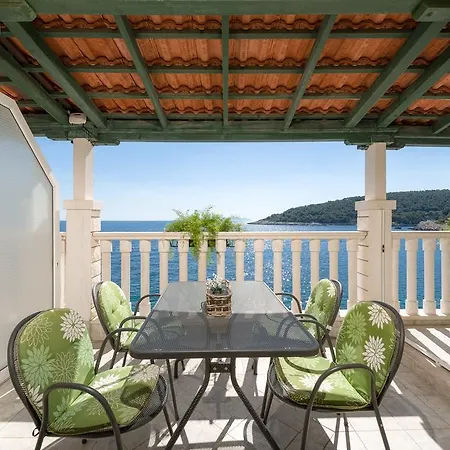 Apartmán Superb Beachfront Luxury Seaview With Private