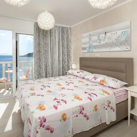 Apartmán Superb Beachfront Luxury Seaview With Private Milna (Hvar)