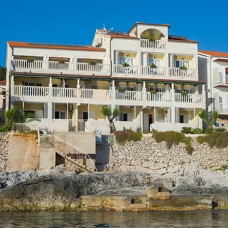 Apartmán Superb Beachfront Luxury Seaview With Private *