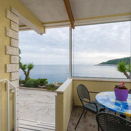 Superb Beachfront Luxury Seaview With Private Appartamento