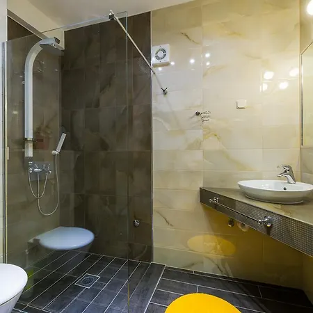 شقة Superb Beachfront Luxury Seaview With Private ميلنا