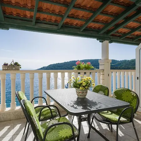 Superb Beachfront Luxury Seaview With Private