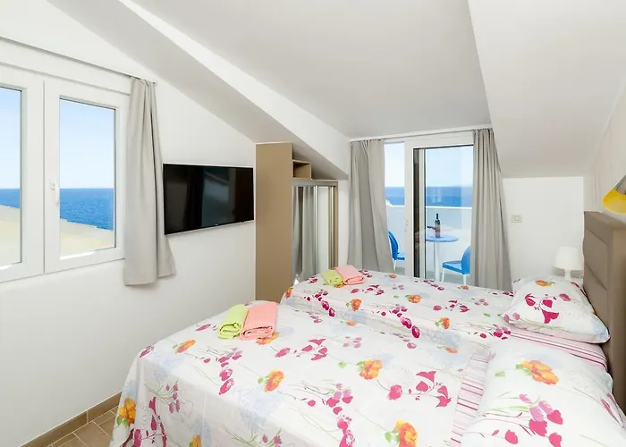 Superb Beachfront Luxury Seaview With Private Daire