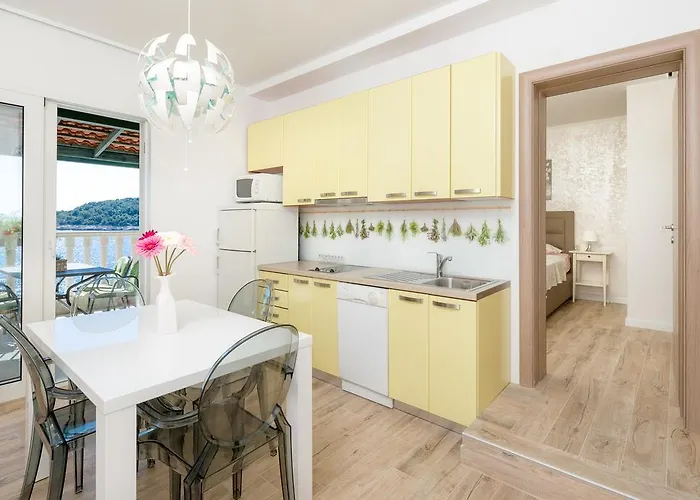 Daire Superb Beachfront Luxury Seaview With Private Milna (Hvar)