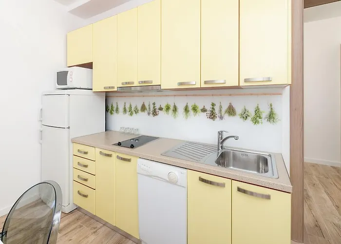 Superb Beachfront Luxury Seaview With Private Daire Milna (Hvar)