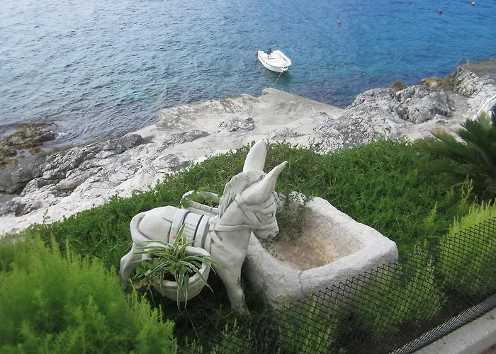 Daire Superb Beachfront Luxury Seaview With Private Milna (Hvar)