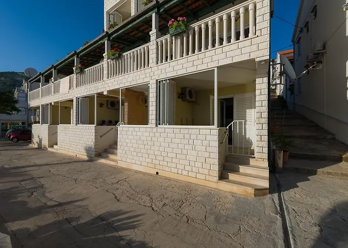 Superb Beachfront Luxury Seaview With Private Daire Milna (Hvar)