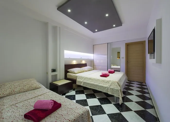 Daire Superb Beachfront Luxury Seaview With Private Milna (Hvar)