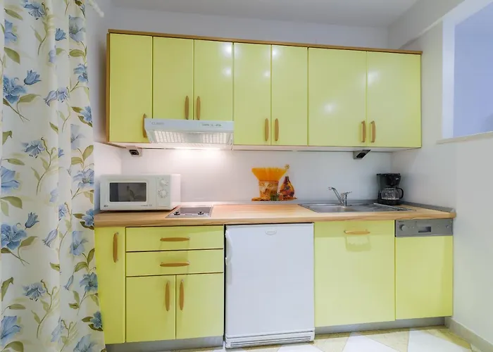 Daire Superb Beachfront Luxury Seaview With Private Milna (Hvar)