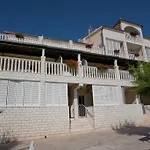 Daire Superb Beachfront Luxury Seaview With Private Milna (Hvar)