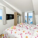 Superb Beachfront Luxury Seaview With Private Daire