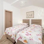 Superb Beachfront Luxury Seaview With Private * Milna (Hvar)