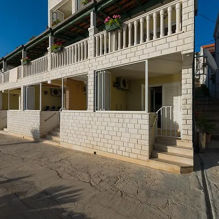 Superb Beachfront Luxury Seaview With Private Apartamento Milna (Hvar)